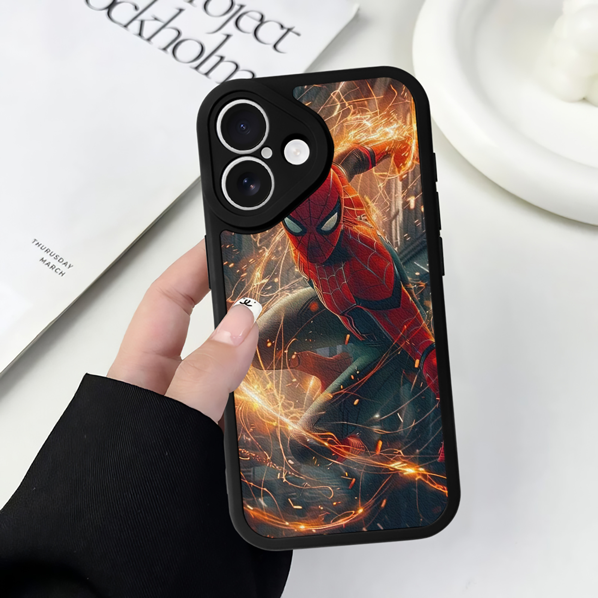 Spider Man スパイダーマン 【iPhone 16シリーズ対応】シリコンスマホケース（レザー調） 材質：シリコン